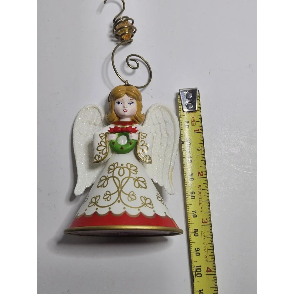 2017 Hallmark Keepsake Ornament Heirloom Angels 2nd In Series Wreath White Gown